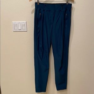 Great Lululemon Green Lined Pants—Like NEW! Size 6